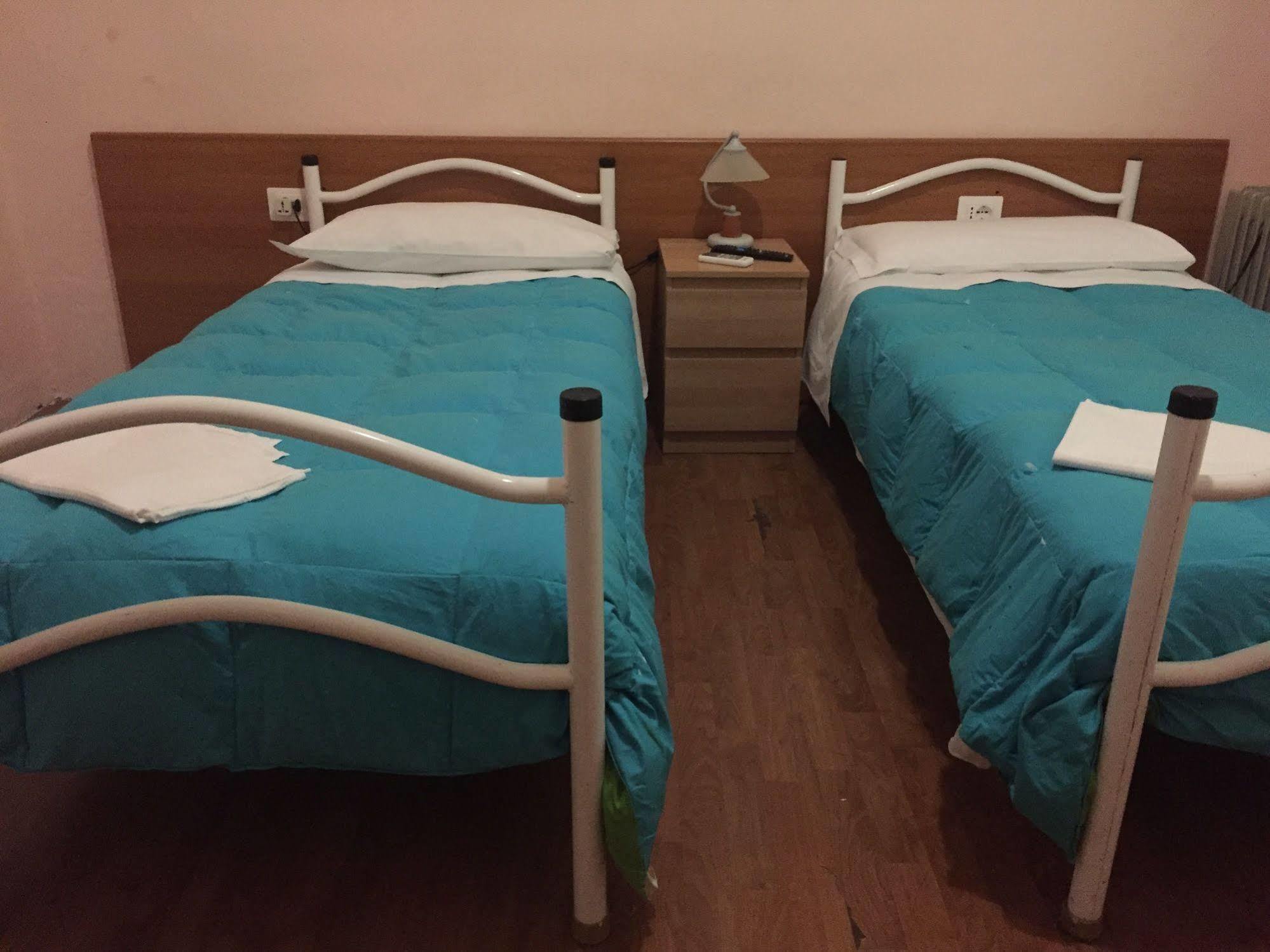 Volturno House Hostel Рим Екстериор снимка