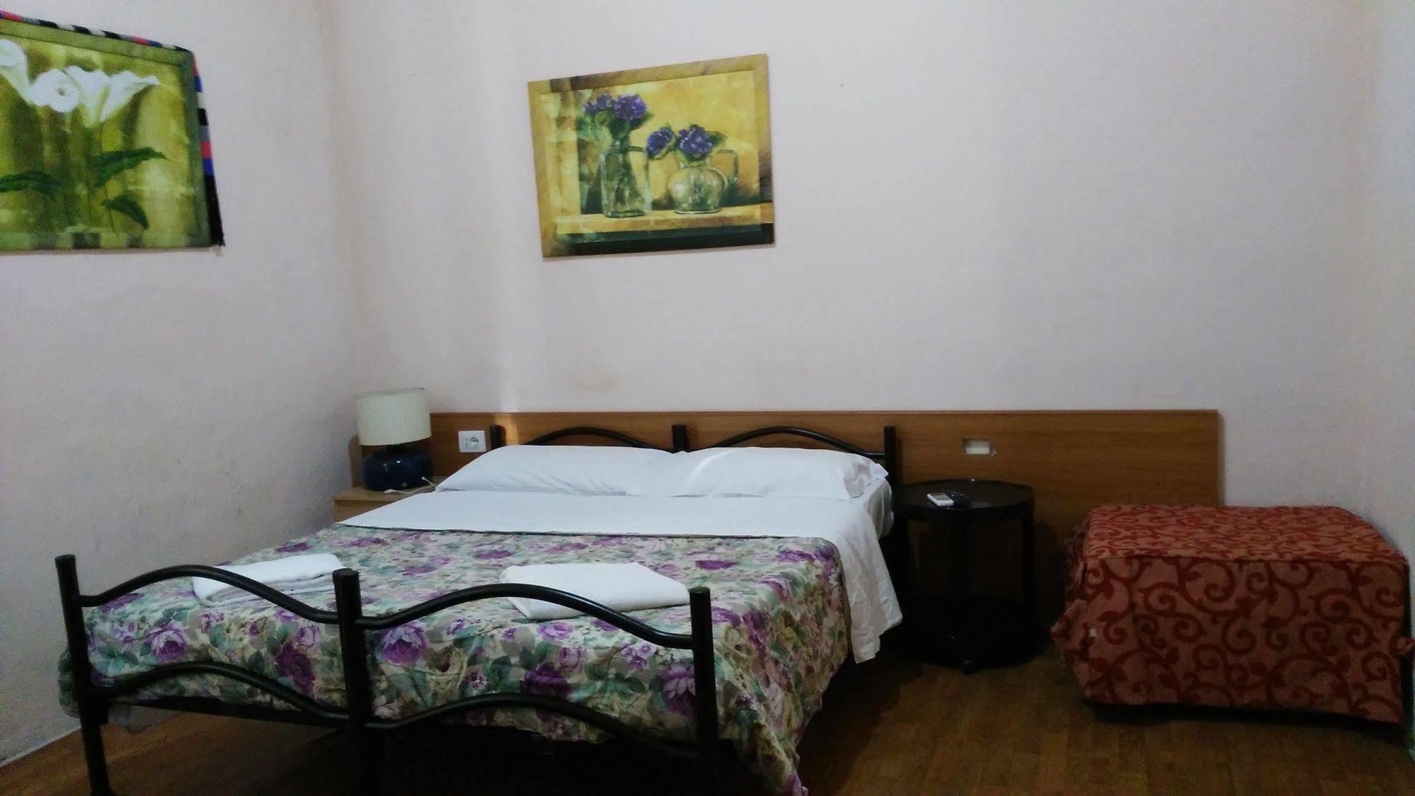 Volturno House Hostel Рим Екстериор снимка