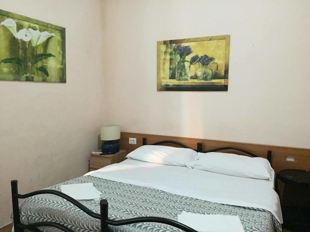 Volturno House Hostel Рим Екстериор снимка