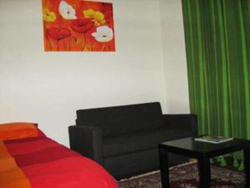 Volturno House Hostel Рим Екстериор снимка
