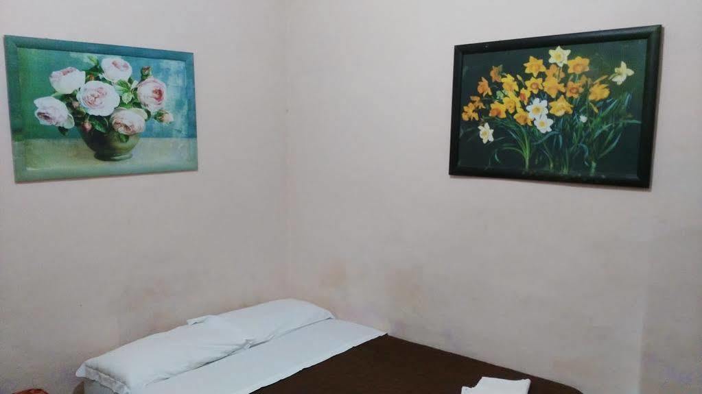 Volturno House Hostel Рим Екстериор снимка