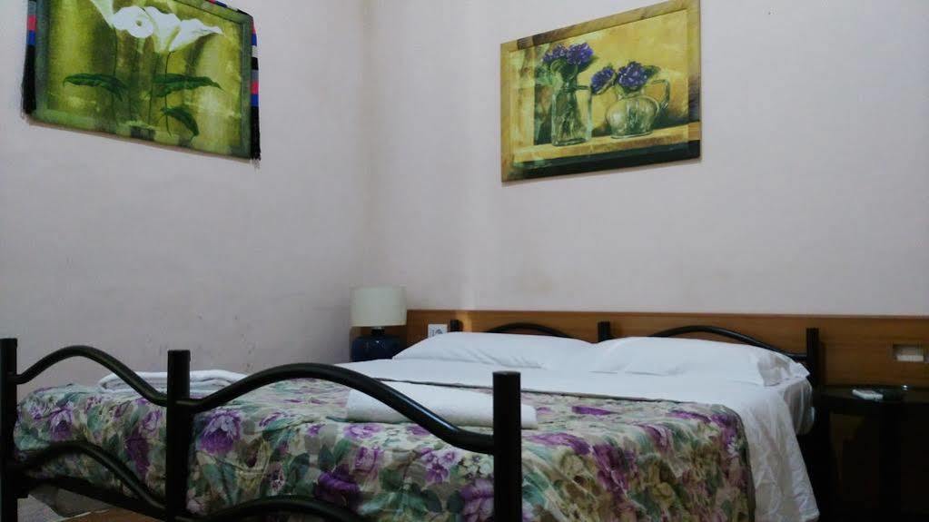 Volturno House Hostel Рим Екстериор снимка